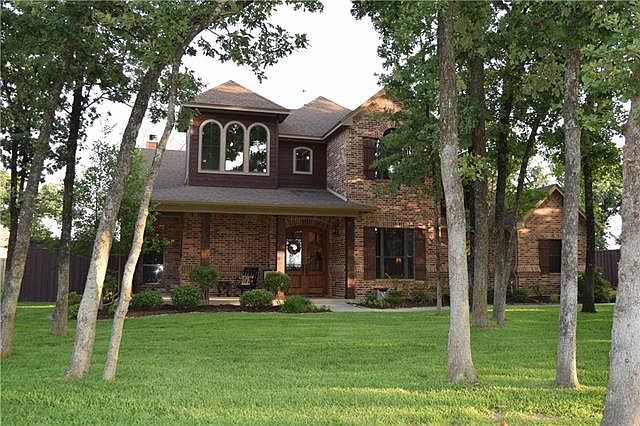 1st image of 122 Woodland Dr