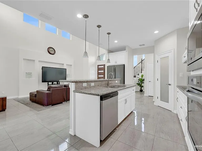 3817 Santa Fe St — Photo 5