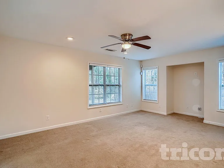 18 Parklin Trl — Photo 8