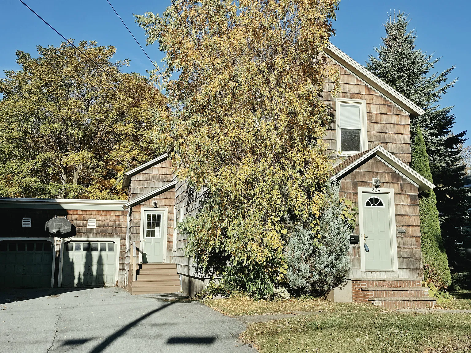 3 bed, 1.5 bath, 1918 sqft, $2,150 — Photo 1
