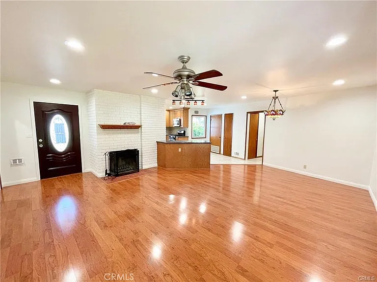 2624 N Towner St — Photo 2