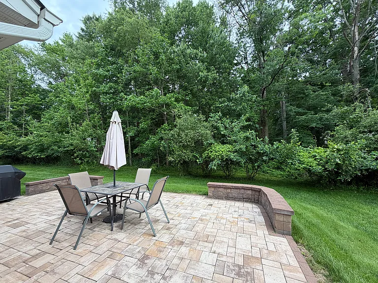 40 Greylynne Dr — Photo 6