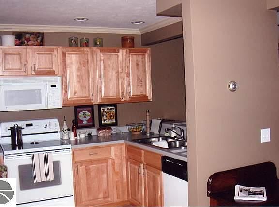 4th image of 3973 N Sherwood Forest Dr