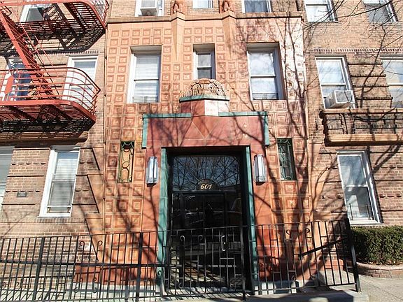 2nd image of 601 Pelham Pkwy N APT 208