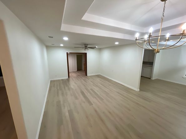 939 W De Soto Ave