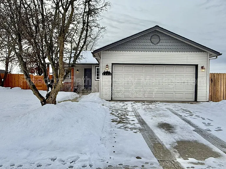 1382 W Tanager Ave — Photo 2