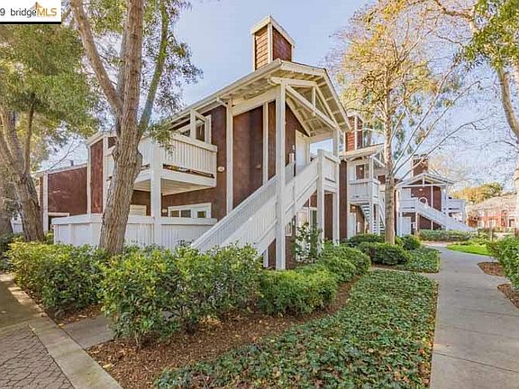 3rd image of 68 Bayside Ct