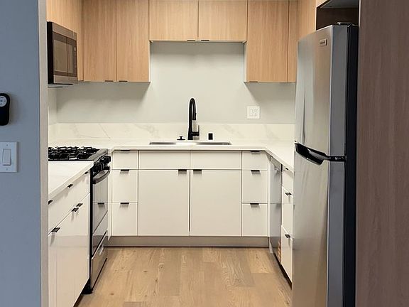 3rd image of 9900 Ramona St #9
