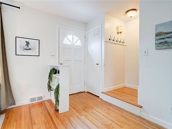 4th image of 379 Brandon Rd