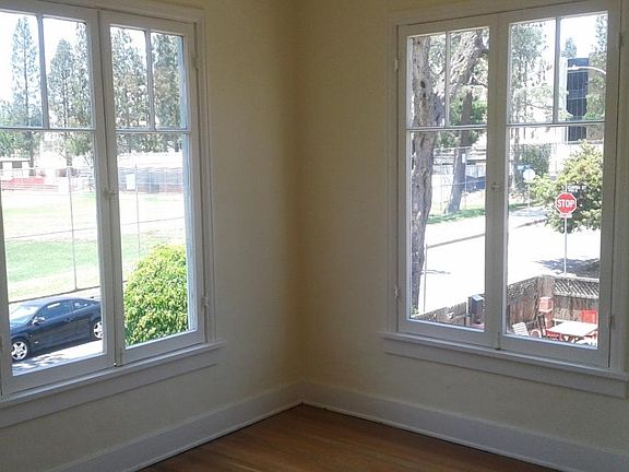 4th image of 538 N Genesee Ave