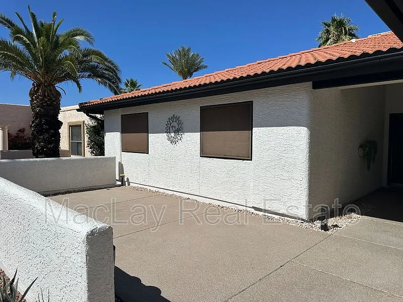 3 bed, 2.0 bath, 1823 sqft, $2,100 — Photo 3