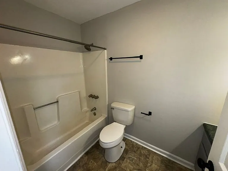216 W Lee Ave — Photo 7