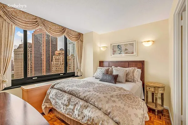 Rented by Sotheby's International Realty | media 11