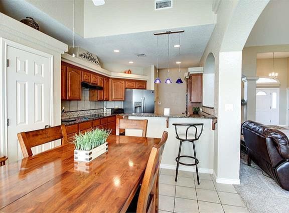 4th image of 321 Canterbury Dr