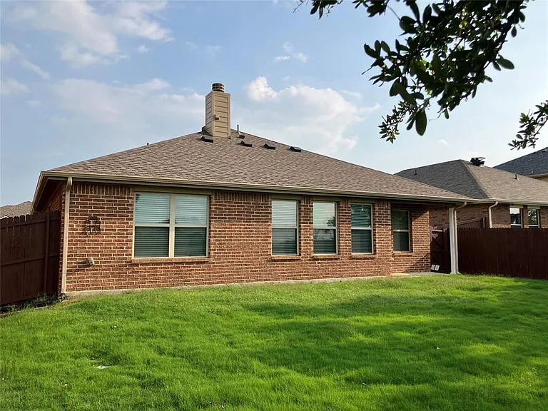 1445 Whitewater Dr — Photo 5