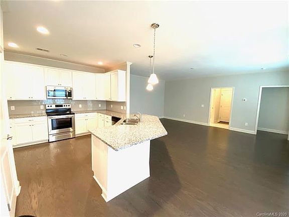 4th image of 1324 Assembly St