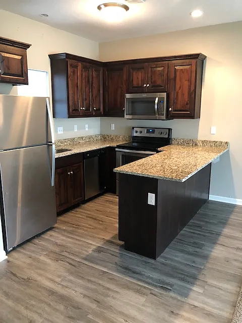 3 bed, 1300 sqft, $1,850 — Photo 2