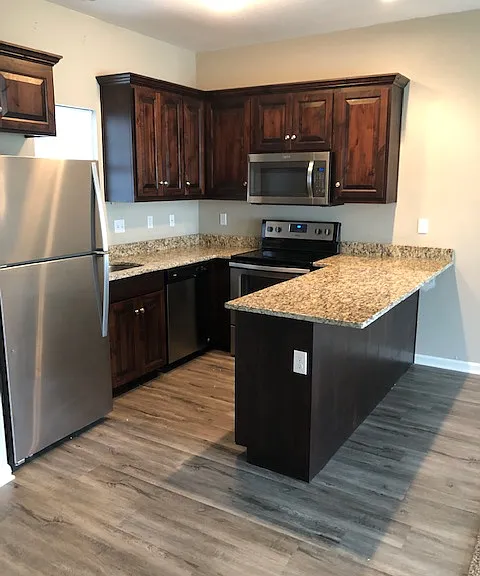 857 S Creekside Dr — Photo 4