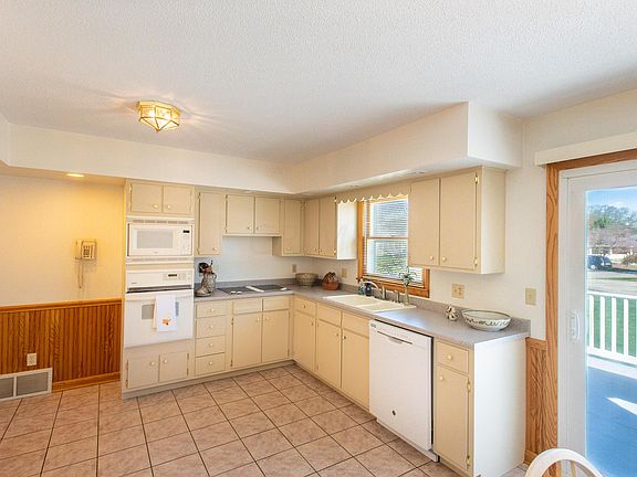 4th image of 1804 Tyler Ln