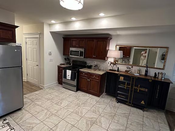 4th image of 425 Broadway #2