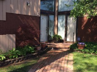 4721 Greenbriar Dr, Lorain, OH 44053