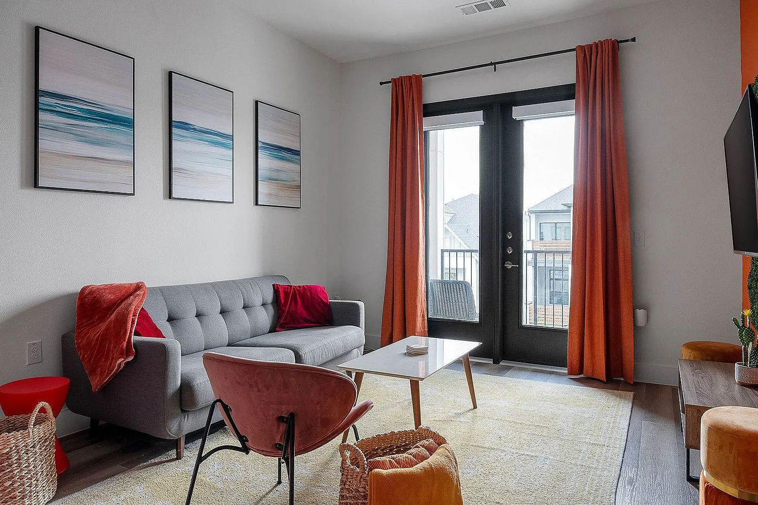 1 bed, 1.0 bath, 807 sqft, $2,660 — Photo 1