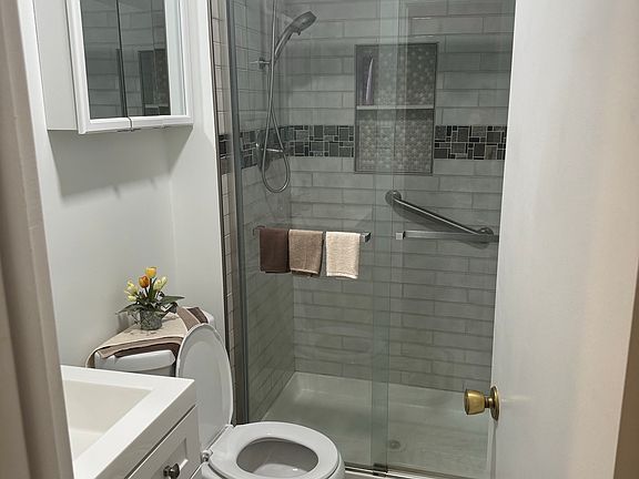 2nd image of 4524 Elm Ave APT B