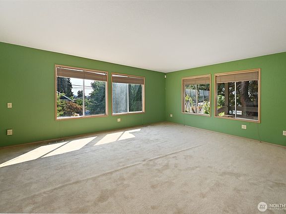 2nd image of 4407 30th Avenue W