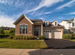 2692 Summit Dr, Glenview, IL 60025