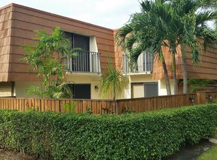 218 Live Oak Ln, Boynton Beach, FL 33436