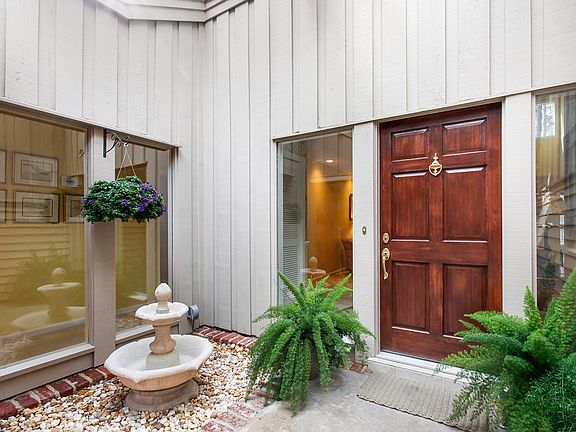5th image of 28 Wisteria Ln