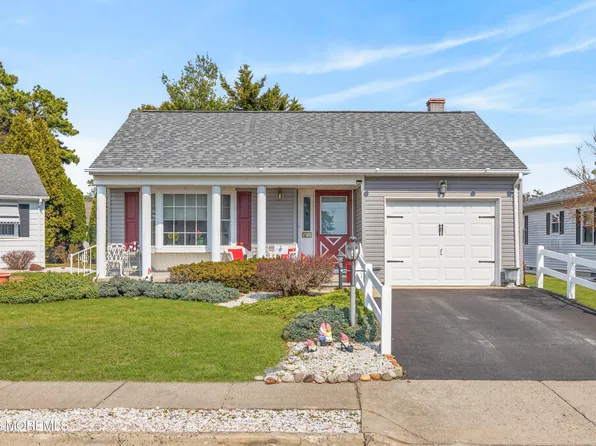 23 Manitoba Court, Toms River, NJ 08757