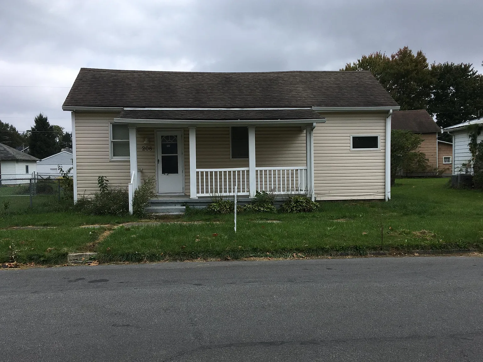 206 S Elm St photo 1