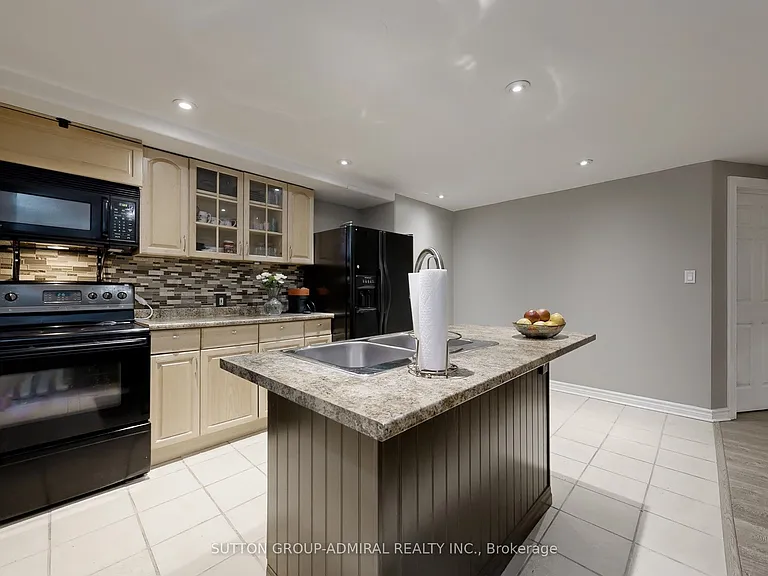 32 Stephanie Ln #UPPER — Photo 49