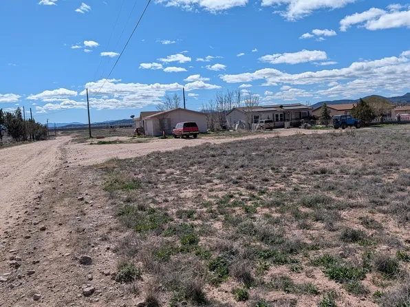 12 W Baja Rd, Paulden, AZ 86334
