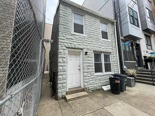 1402 E Oxford St Photo 1