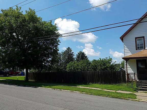 3rd image of 26 Myers Ave