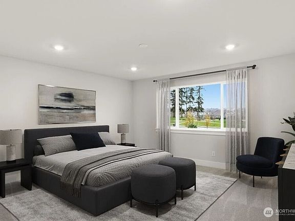 4th image of 788 Weaver Drive E