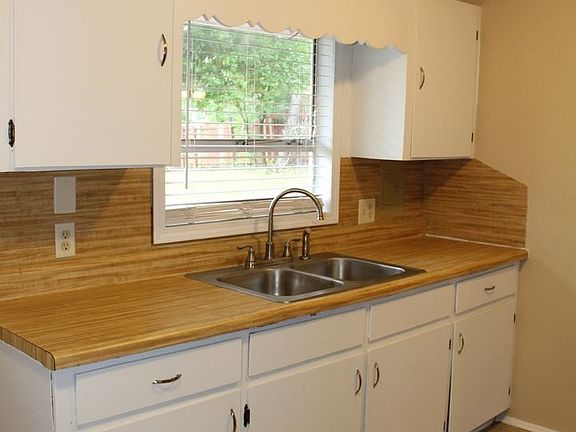 5th image of 3824 Hearn Dr