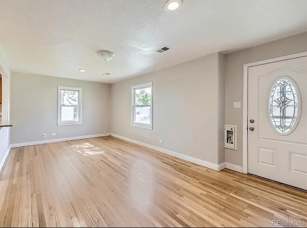 4 bed, 886 sqft, $2,800 — Photo 4