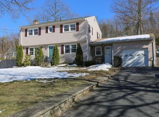 17 Hickory Ln, Hudson, MA 01749