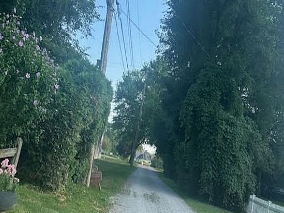 Exterior Neighborhood (street photo)