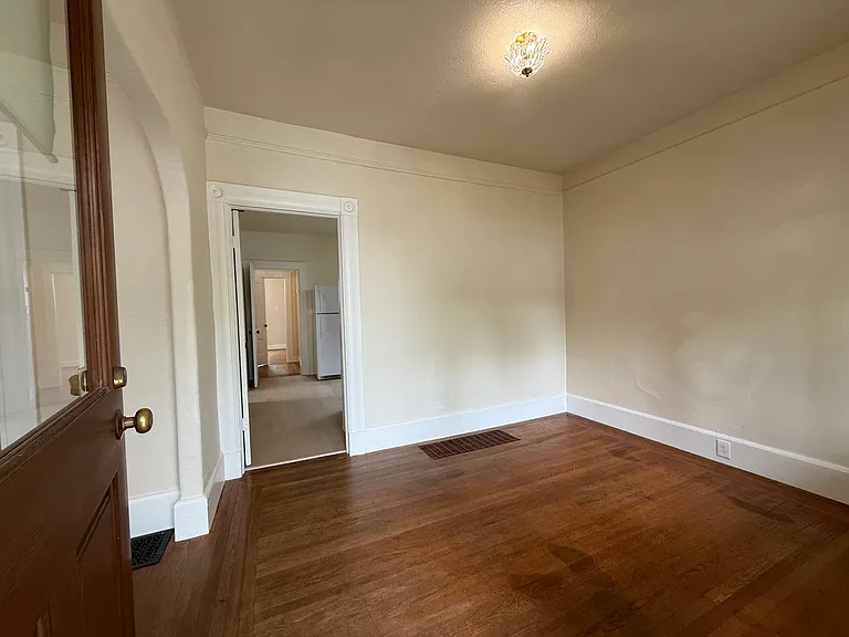 327 N Delaware St — Photo 3