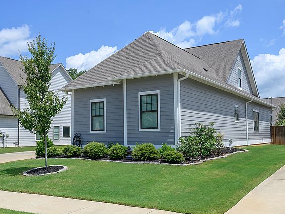 4th image of 835 Griffin Park Cir