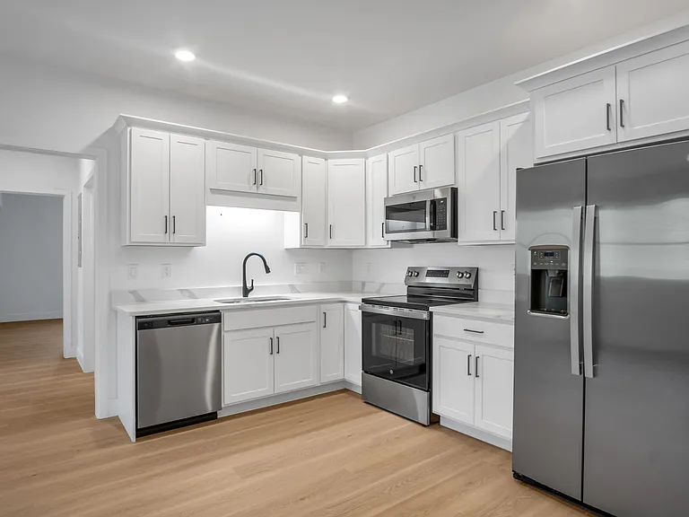 1309 Bridge St #E — Photo 4