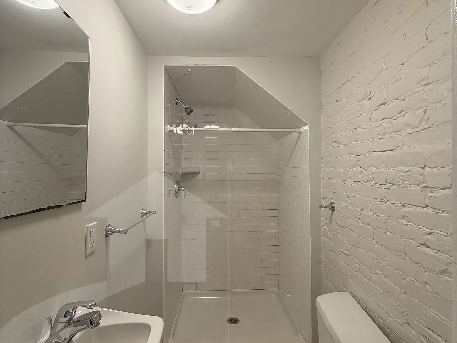 1 bed, 1.0 bath, $2,200 — Photo 4