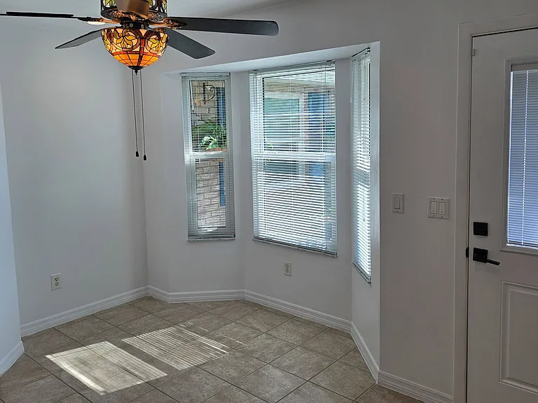 139 Riverwalk Ct — Photo 5