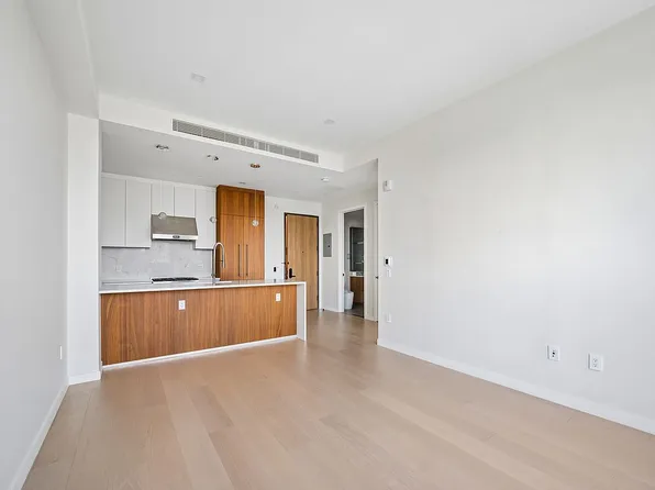 35-32 Leavitt St #11B, Flushing, NY 11354