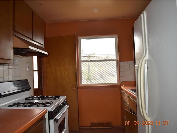 4th image of 4029 Germania St