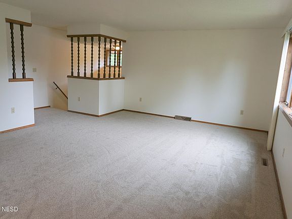 4th image of 1026 8th Ave NE